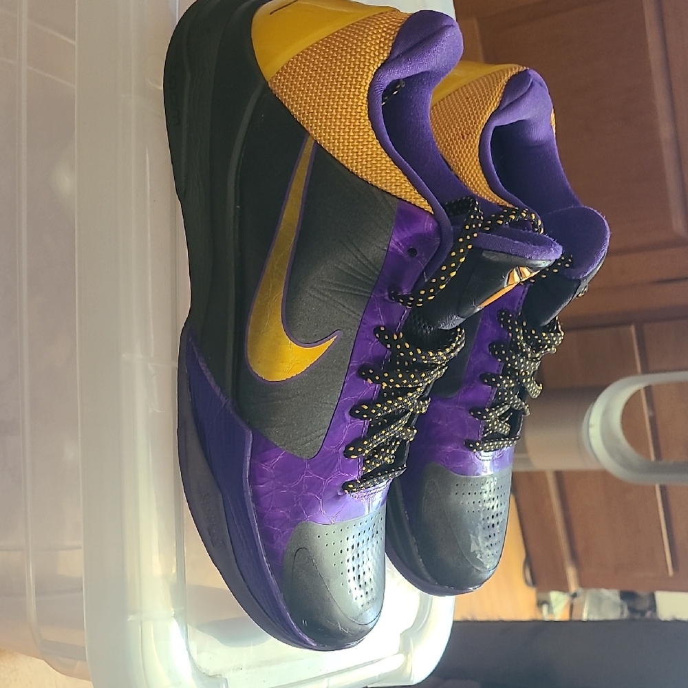 Nike Kobe5 Basketball Sneakers
